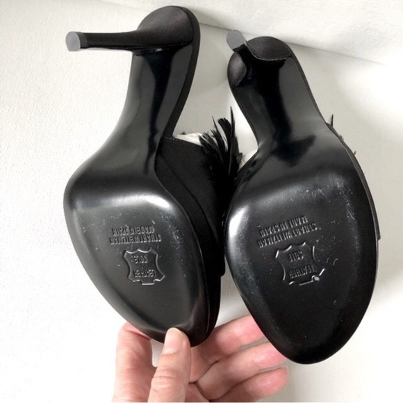 NWT Stuart Weitzman Feathered Black Satin Strapless Heels Size 6 - Picture 15 of 17